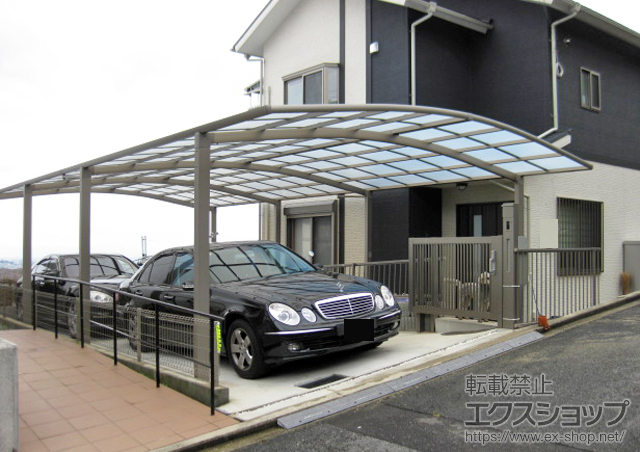 大阪府池田市のLIXIL リクシル（トステム）のカーポート カーブポートシグマIII ワイド 縦連棟 積雪〜30cm対応 施工例