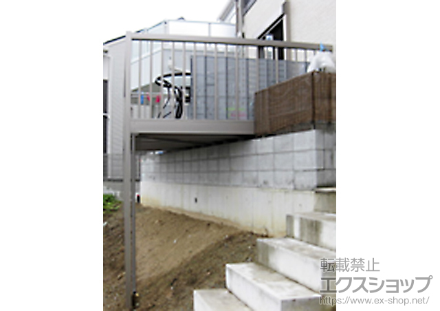 大阪府池田市のLIXIL リクシル（トステム）のバルコニー アクトステージA型 細格子 単体 柱建て式 施工例