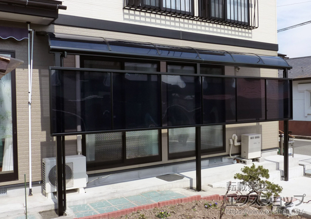 山形県山形市のLIXIL リクシル（トステム）のテラス屋根 ライザーテラスII R型 1500 テラスタイプ 連棟 積雪〜50cm対応＋前面スクリーン1段 施工例