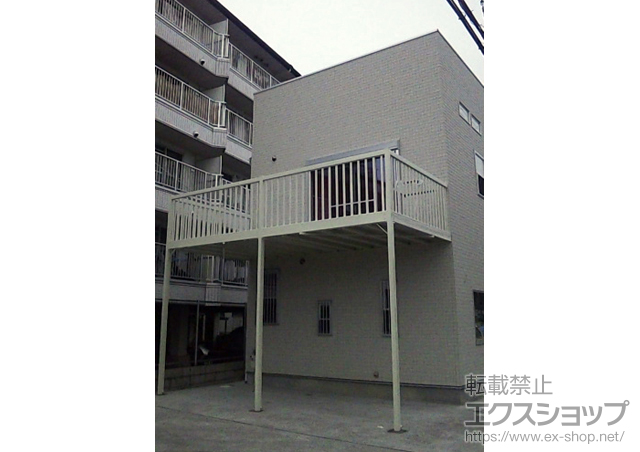 大阪府羽曳野市のLIXIL リクシル（トステム）のバルコニー アクトステージA型 太格子 連棟 柱建て式 施工例