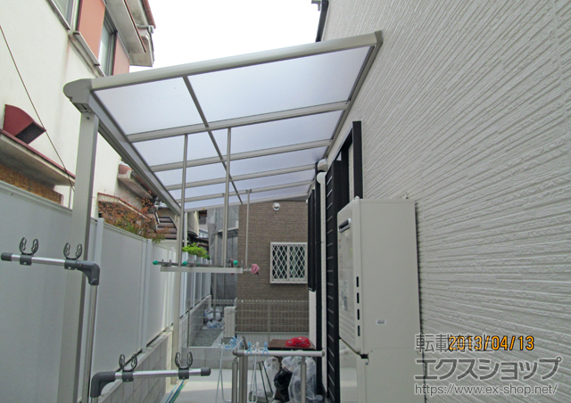 大阪府松原市ののテラス屋根 ヴェクターテラス F型 テラスタイプ 単体 積雪〜20cm対応＋吊り下げ式物干し 標準 2本入 施工例