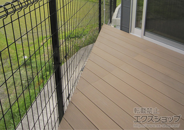 大阪府枚方市のLIXIL リクシル（トステム）のウッドデッキ リコステージII 異型 施工例