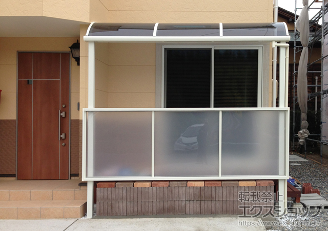 福島県いわき市のLIXIL リクシル（トステム）のテラス屋根 ライザーテラスII R型 テラスタイプ 単体 積雪〜20cm対応＋ライザーテラスII用 前面スクリーン 1段仕様 施工例