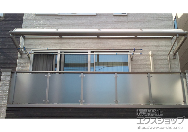 東京都新宿区のLIXIL リクシル（トステム）のバルコニー・ベランダ屋根 ライザーテラスII R型 ルーフタイプ 単体 積雪〜20cm対応 施工例