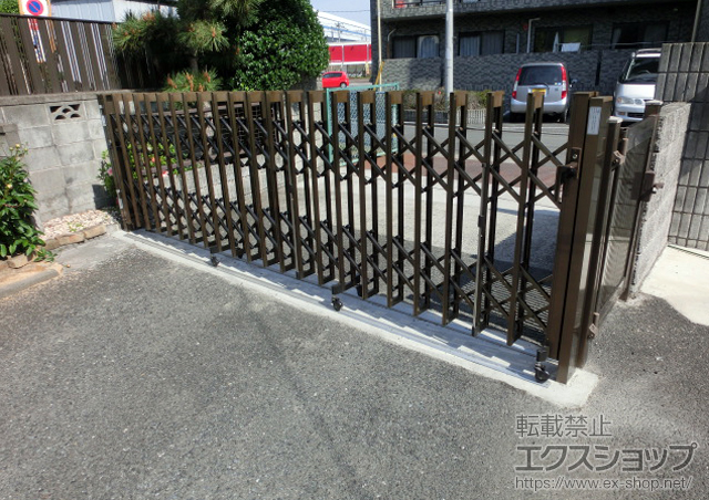 埼玉県さいたま市のLIXIL リクシル（トステム）のカーゲート アルシャインII MW型 Aタイプ サイドレール  片開き 440S 施工例