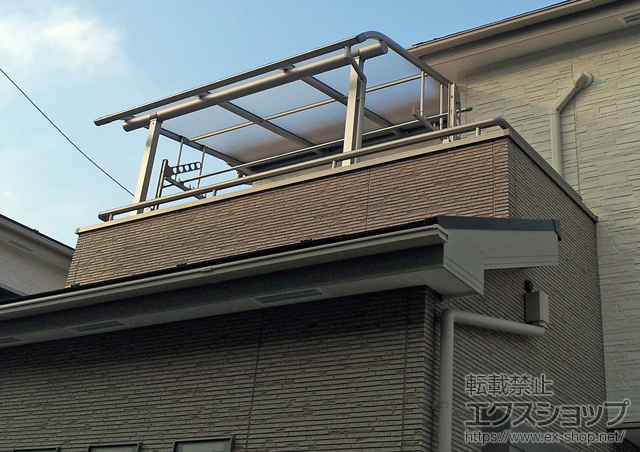 埼玉県朝霞市ののバルコニー・ベランダ屋根 プレシオステラス R型 屋根タイプ 単体 積雪〜20cm対応＋吊り下げ物干し　ロング　2本入＋水平式物干し（カーポート 施工例