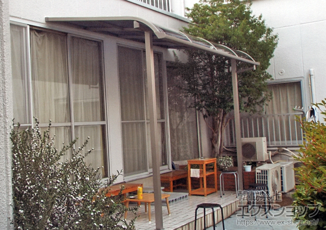 東京都三鷹市のLIXIL リクシル（トステム）のテラス屋根 ライザーテラスII R型 テラスタイプ 単体 積雪〜20cm対応 施工例