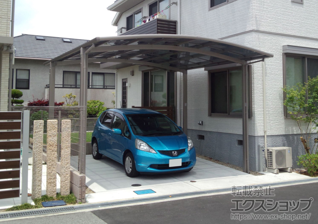 大阪府豊中市のLIXIL リクシル（トステム）のカーポート カーブポートシグマIII ワイド 積雪〜30cm対応 施工例