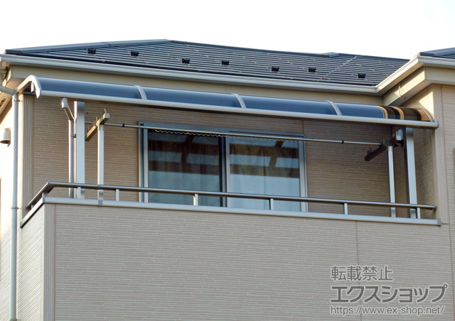 神奈川県横浜市のLIXIL リクシル（トステム）のバルコニー・ベランダ屋根 ライザーテラスII R型 屋根タイプ 単体 積雪〜20cm対応 施工例