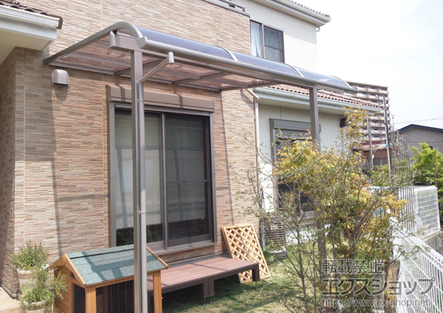 静岡県御殿場市のLIXIL リクシル（トステム）のテラス屋根 ライザーテラスII R型 テラスタイプ 単体 積雪〜20cm対応 施工例