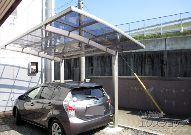 三重県伊賀市のLIXIL リクシル（トステム）のカーポート カーブポートシグマIII 積雪〜20cm対応 施工例