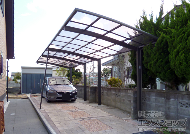 宮城県東松島市のLIXIL リクシル（トステム）のカーポート カーブポートシグマIII 縦連棟 積雪〜30cm対応+収納式サポート 標準・ハイルーフ用 2本入 施工例