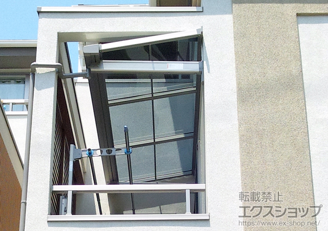 東京都豊島区のLIXIL リクシル（トステム）のバルコニー・ベランダ屋根 ライザーテラスII F型 ルーフタイプ 単体 積雪〜20cm対応 施工例