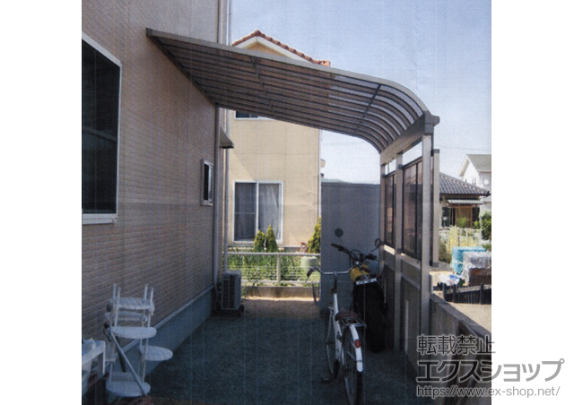 岡山県岡山市のLIXIL リクシル（トステム）のテラス屋根 ライザーテラスII R型 テラスタイプ 単体 積雪〜20cm対応+ライザーテラスII用 前面スクリーン1段用 施工例