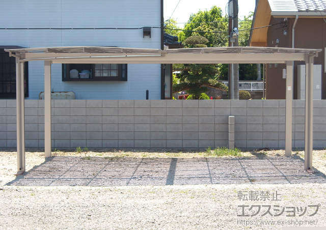 茨城県つくば市のLIXIL リクシル（トステム）のカーポート エックスルーフ ワイド 積雪〜30cm対応 施工例