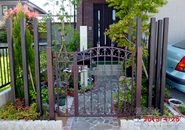 埼玉県越谷市のの門扉 ユーフォス門扉 3型 両開き親子　柱仕様 施工例