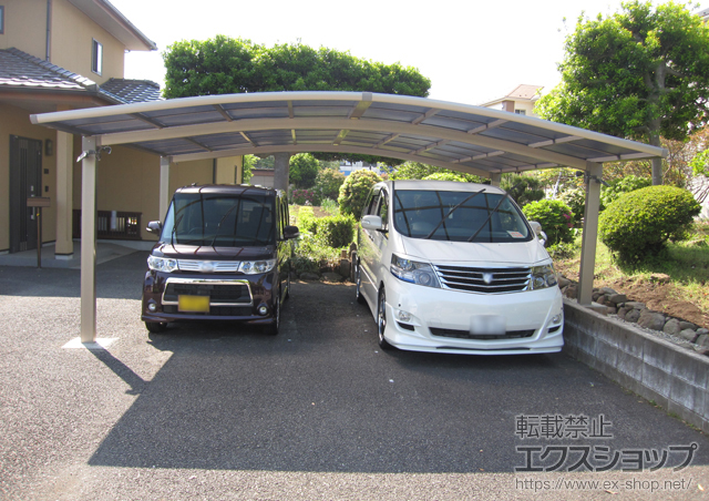 神奈川県愛甲郡愛川町のLIXIL リクシル（トステム）のカーポート カーブポートシグマIII ワイド 積雪〜30cm対応 施工例