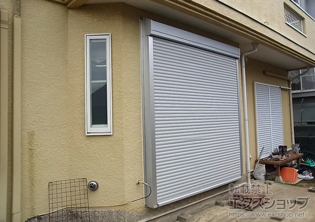 千葉県佐倉市のLIXIL リクシル(トステム)の窓シャッター リフォームシャッター イタリヤ 手動式 施工例