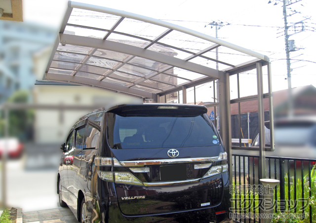 神奈川県藤沢市のLIXIL リクシル（トステム）のカーポート カーブポートシグマIII 積雪〜20cm対応+カーブポートシグマIII用 サイドパネル 施工例