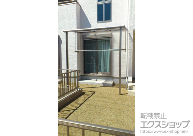 岐阜県多治見市のLIXIL リクシル（トステム）のテラス屋根 ライザーテラスII F型 テラスタイプ 単体 積雪〜20cm対応+吊り下げ物干し ロング 標準 2本入 施工例