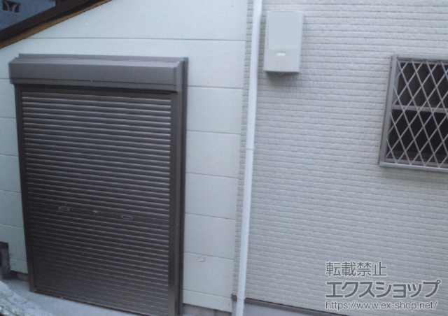 兵庫県神戸市のLIXIL リクシル（トステム）のガレージシャッター ガレージシャッタークワトロ 手動式 外部付タイプ 施工例