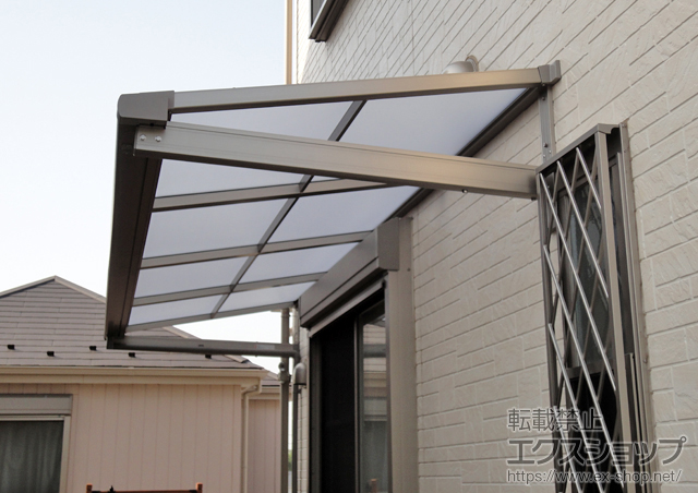 神奈川県横浜市のLIXIL リクシル（トステム）のバルコニー・ベランダ屋根 ライザーテラスII F型 ルーフタイプ 単体 積雪〜20cm対応 施工例