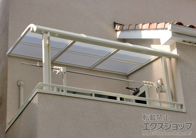 神奈川県藤沢市のLIXIL リクシル（トステム）のバルコニー・ベランダ屋根 ライザーテラスII R型 屋根タイプ 単体 積雪〜20cm対応 施工例