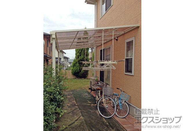 岡山県赤磐市のLIXIL リクシル（トステム）のテラス屋根 ライザーテラスII F型 テラスタイプ 単体 積雪〜20cm対応+吊り下げ物干し 標準 2本入 施工例