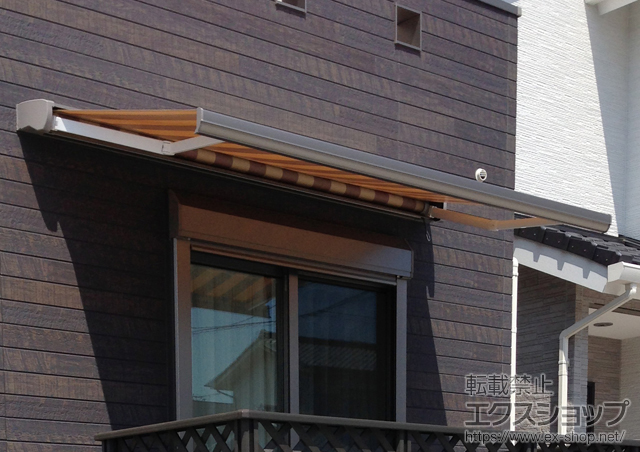 三重県鈴鹿市のLIXIL リクシル（トステム）のオーニング・日よけ 彩風C型 手動式 施工例