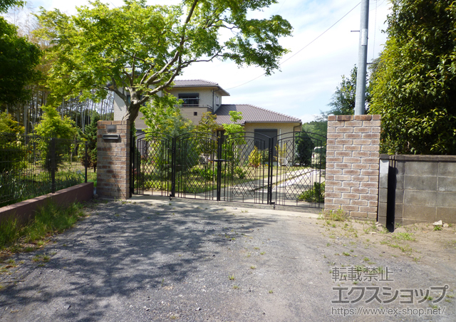 神奈川県愛甲郡愛川町のの門扉 ラヴェールV門扉1型 4枚折戸 門柱使用 施工例