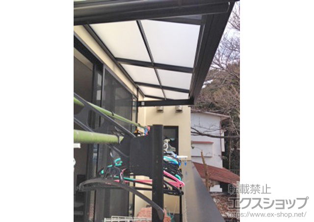 東京都品川区のLIXIL リクシル（トステム）のバルコニー・ベランダ屋根 ライザーテラスII F型 ルーフタイプ 単体 積雪〜20cm対応 施工例