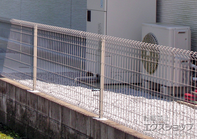 宮崎県東諸県郡国富町ののフェンス・柵 イーネットフェンス1F型 自由柱タイプ 施工例