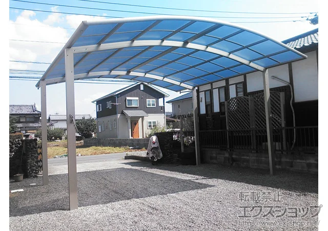 熊本県宇城市のYKKAPのカーポート レイナツインポートグラン　積雪～20cm対応+水平式物干し 標準 2本入 施工例