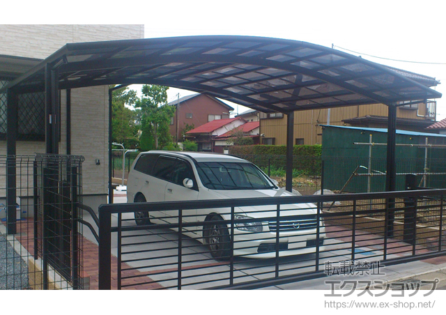 神奈川県相模原市のLIXIL リクシル（トステム）のカーポート カーブポートシグマIII ワイド 積雪〜30cm対応 施工例