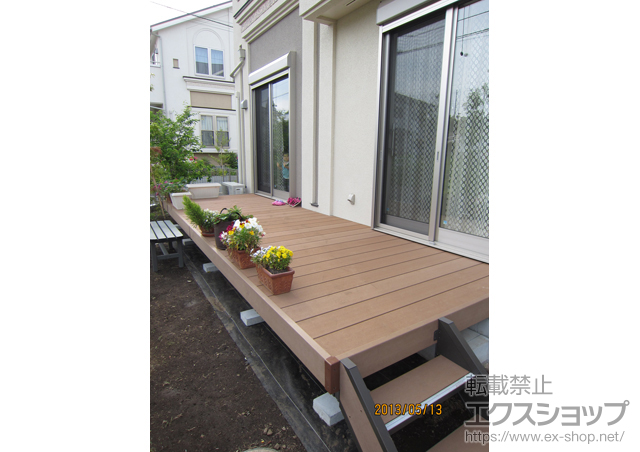 神奈川県平塚市のLIXIL リクシル（トステム）のウッドデッキ リコステージII+リコステージII用 ステップ2段 施工例