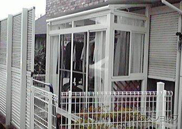 神奈川県伊勢原市のLIXIL リクシル（トステム）のテラス囲い・サンルーム ほせるんですII F型 床納まり ランマ有 積雪~20cm対応 施工例