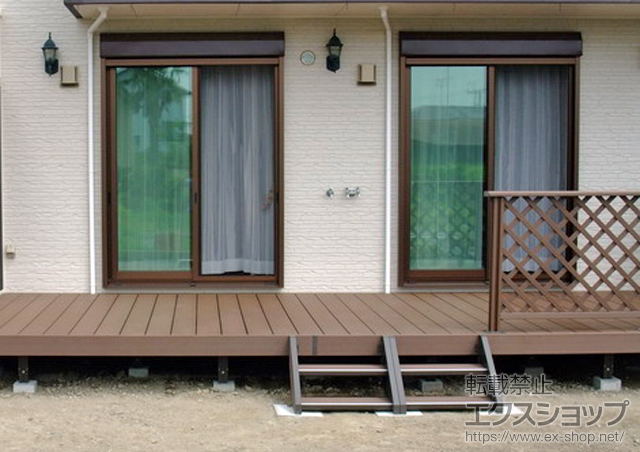 千葉県長生郡一宮町のLIXIL リクシル（トステム）のウッドデッキ リコステージII+ステップ 2段+フラットラチスパネル 施工例