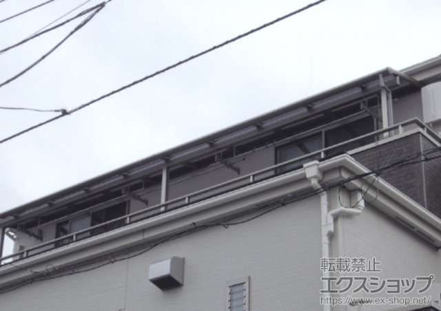 埼玉県新座市のLIXIL リクシル（トステム）のバルコニー・ベランダ屋根 パワーアルファ L型 屋根タイプ 連棟 積雪〜30cm対応 施工例