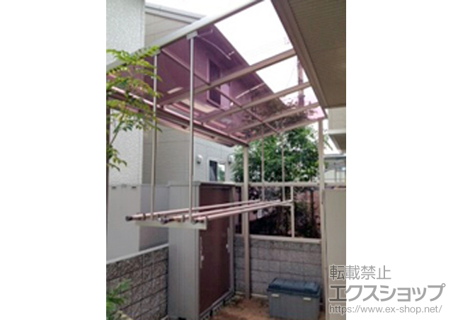 愛媛県松山市ののテラス屋根 ヴェクターテラス F型 テラスタイプ 単体 積雪〜20cm対応+ヴェクターテラス 側面パネル+吊り下げ物干し ロング 2本入 施工例