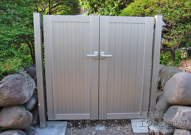 群馬県高崎市のの門扉 エクスライン門扉8型 両開き 門柱仕様 施工例