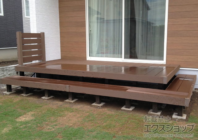 長野県上伊那郡箕輪町ののウッドデッキ リウッドデッキ 200+リウッドデッキフェンス3型<横スリット> 施工例