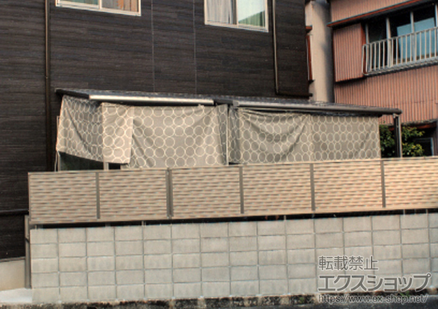 高知県高知市のLIXIL リクシル（トステム）のテラス屋根 ライザーテラスII F型 テラスタイプ 単体 積雪〜20cm対応+吊り下げ物干し 標準2本入 施工例