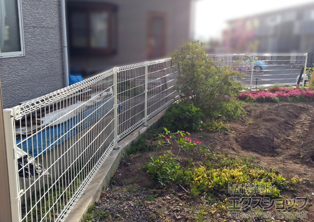 長野県中野市ののフェンス・柵 ハイグリッドフェンスN1型 間仕切り柱タイプ 施工例