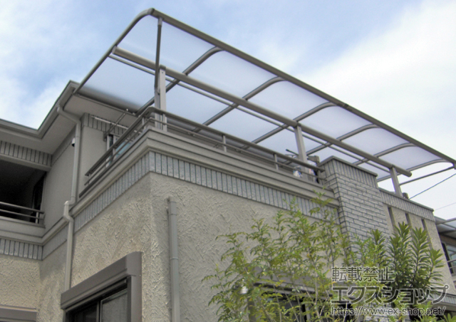 大阪府茨木市ののバルコニー・ベランダ屋根 ヴェクターテラス R型 屋根タイプ 連棟 積雪〜20cm対応 施工例