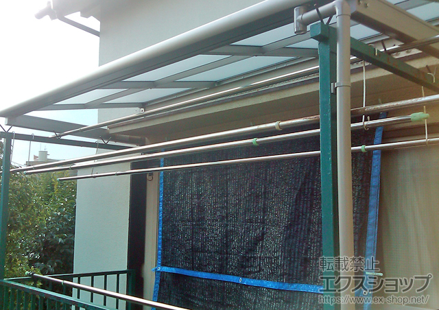 東京都世田谷区のLIXIL リクシル（トステム）のバルコニー・ベランダ屋根 ライザーテラスII F型 ルーフタイプ 単体 積雪〜20cm対応 施工例