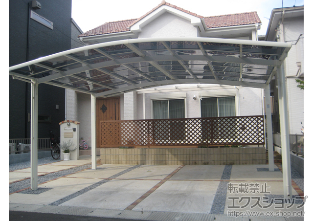 埼玉県八潮市のLIXIL リクシル（トステム）のカーポート カーブポートシグマIII ワイド 積雪〜20cm対応+カーブポートシグマIII用 屋根材ホルダー 施工例