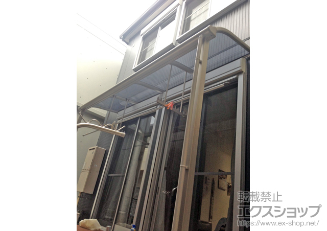 愛知県名古屋市ののテラス屋根 プレシオステラス R型 テラスタイプ 単体 積雪〜20cm対応+吊り下げ物干し 標準 2本入 施工例