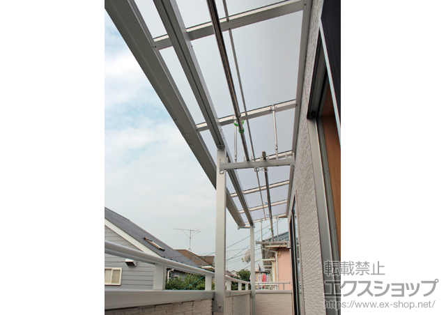 東京都西東京市のLIXIL リクシル（トステム）のバルコニー・ベランダ屋根 ライザーテラスII F型 屋根タイプ 連棟 積雪〜20cm対応 施工例