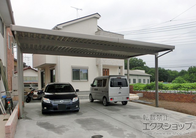 埼玉県桶川市のLIXIL リクシル（トステム）のカーポート テリオスポートIII 900 3台用 4本柱 積雪〜30cm対応 施工例
