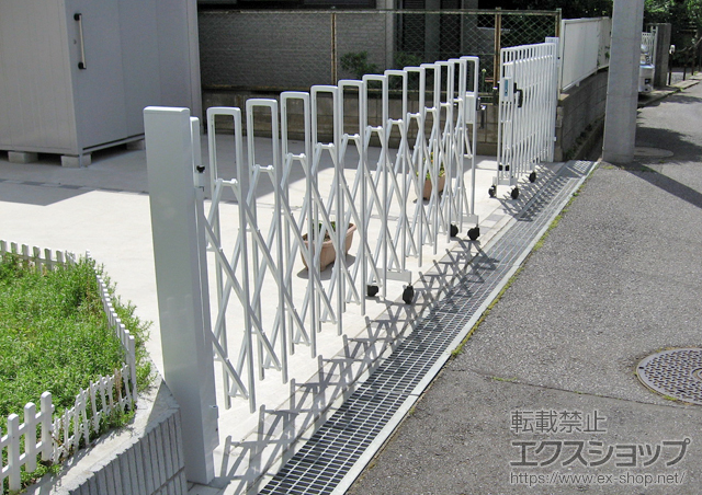 千葉県柏市ののカーゲート トリップゲート PB型 ノンレール 両開き 施工例